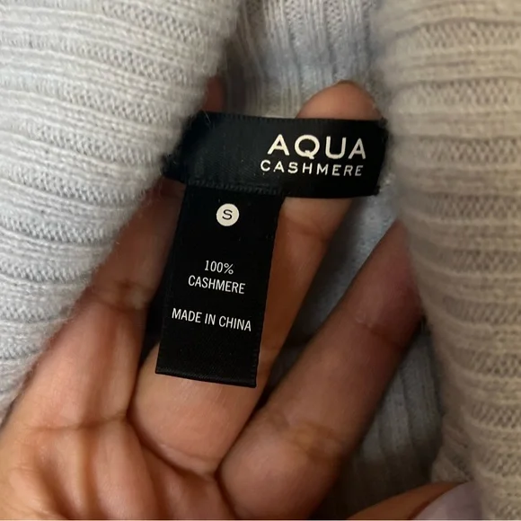 Aqua Cashmere 100 percent cashmere turtle neck long sleeve sweater size small - Picture 7 of 7